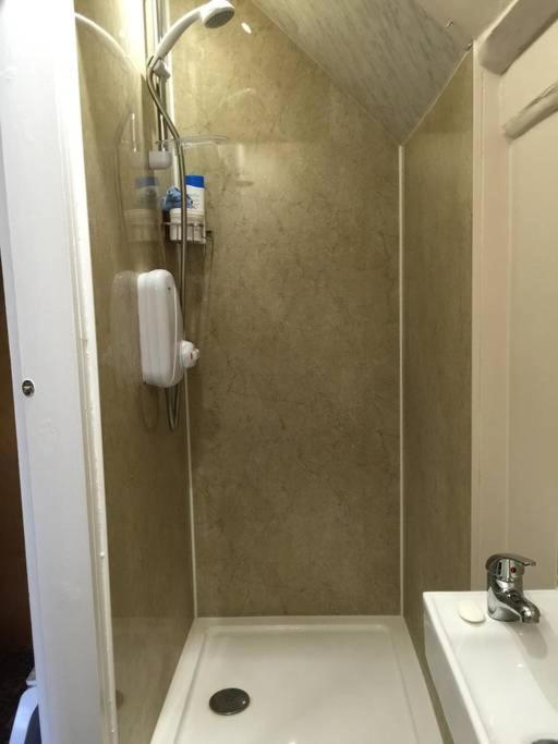 לינה וארוחת בוקר לונדון Victoria Dwellings מראה חיצוני תמונה